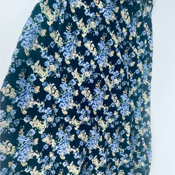 HALF BUTTON MIDI TEA DRESS SS FLORAL
BLACK - Picture 4 of 10